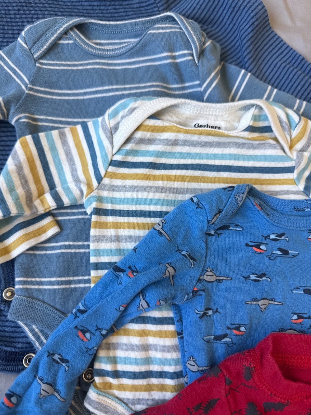 Newborn Boys Long-sleeve bodysuits Carter’s and Gerber - Picture 3 of 5